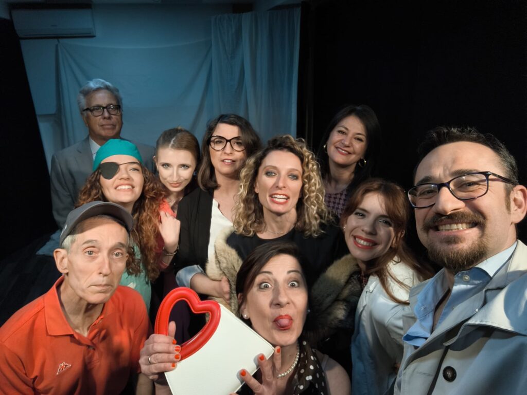 La Compagnia di Formazione Teatro Quindi prima dello spettacolo di fine corso.