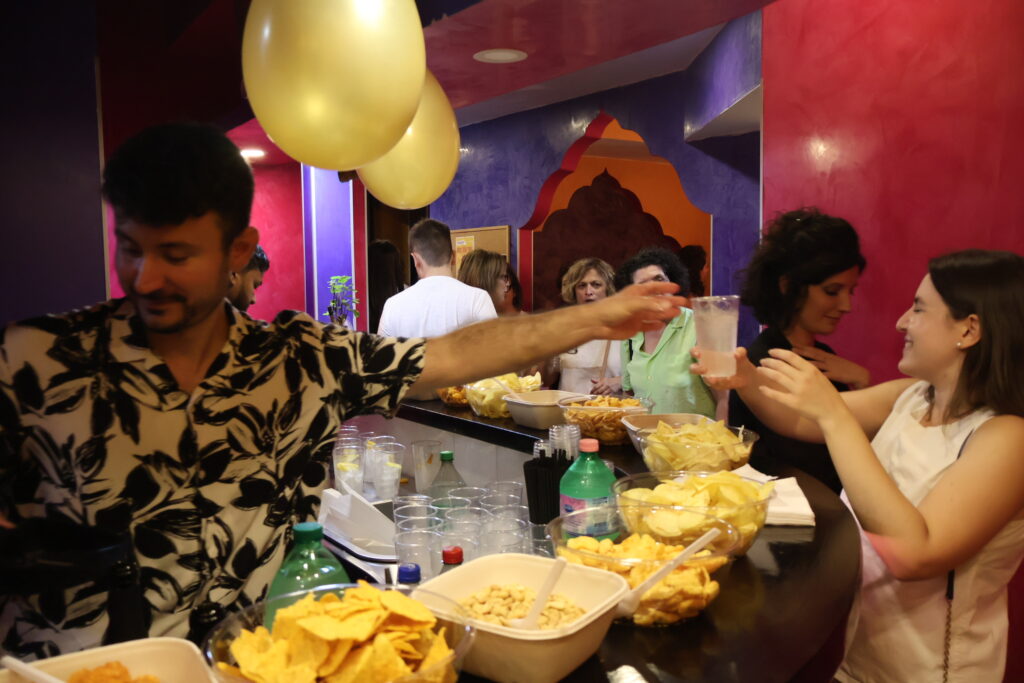 Momento aperitivo durante un Evento culturale al Quindilab.